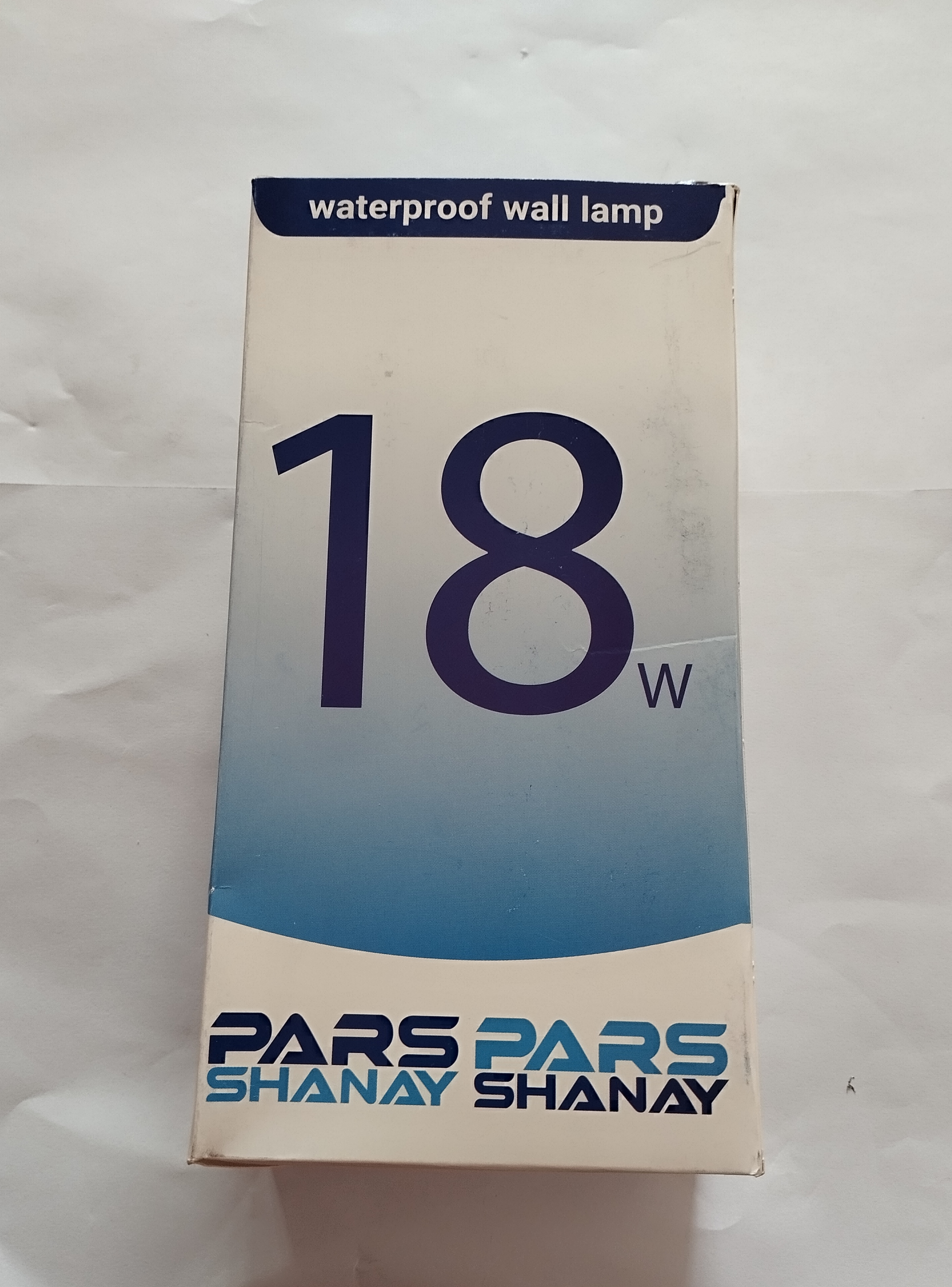 چراغ دیواری 18واتIP65پارس شانای سفید